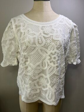 Solitaire White Floral Crochet Short-Sleeve Blouse